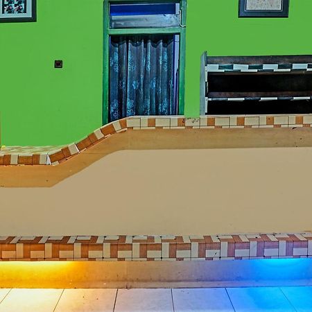 Oyo 91697 Nyaman Homestay Syariah Pare Exterior foto
